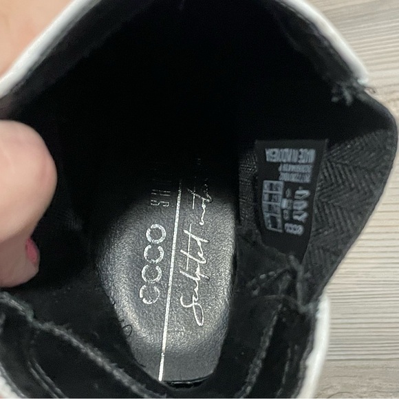 Ecco White and Black Ankle Boots - Picture 13 of 15